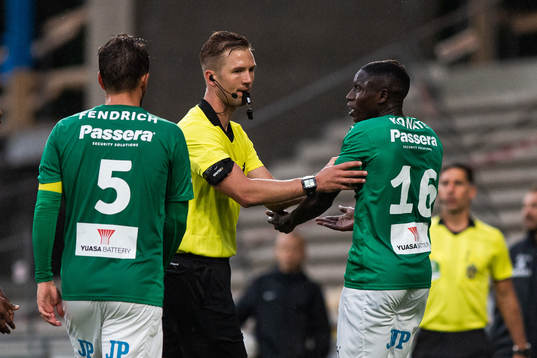 Domare Fredrik Hansson och Jönköpings Pa Konate
