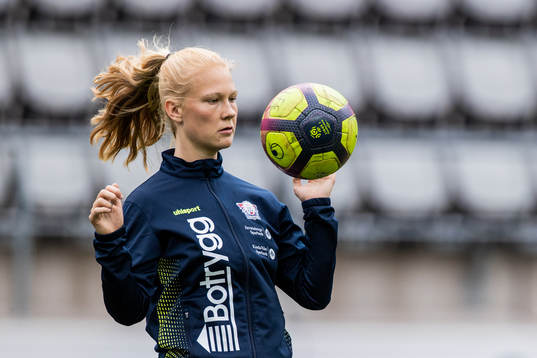 Linköpings Sofie Bredgaard värmer upp