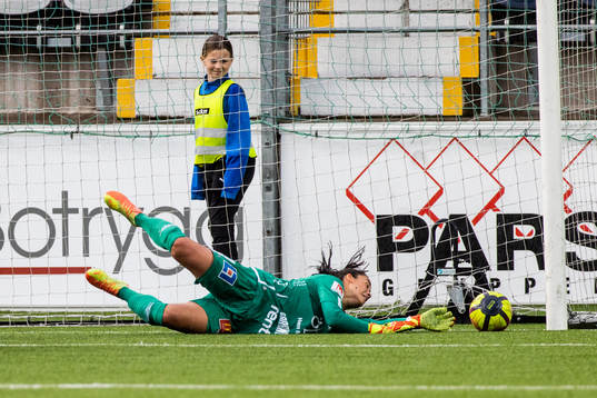 Örebros målvakt Mimmi Paulsson-Febo släpper in 1-0
