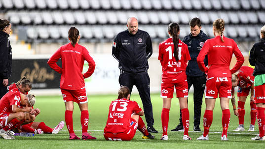 Örebros spelare med tränare Martin Skogman och Stefan