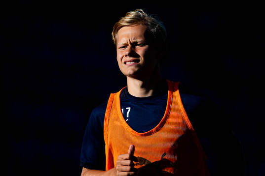 Tobias Fjeld Gulliksen of Strømsgodset warms up