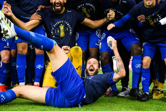IFK Göteborgs spelare jublar med Mattias Bjärsmyr