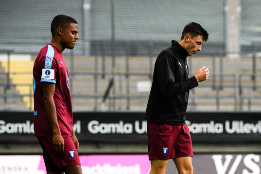 Malmö FFs Amin Sarr och Anel Ahmedhodzic deppar