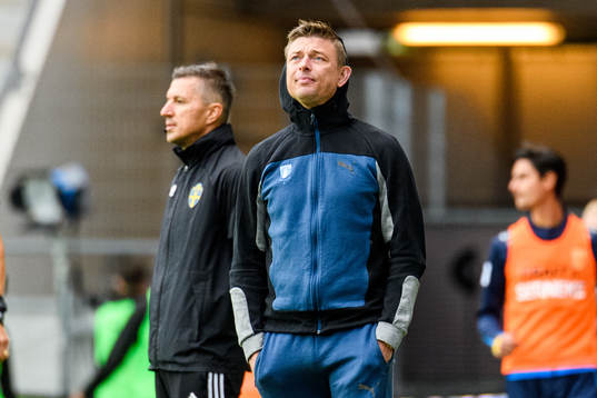 Malmö FFs tränare Jon Dahl Tomasson deppar
