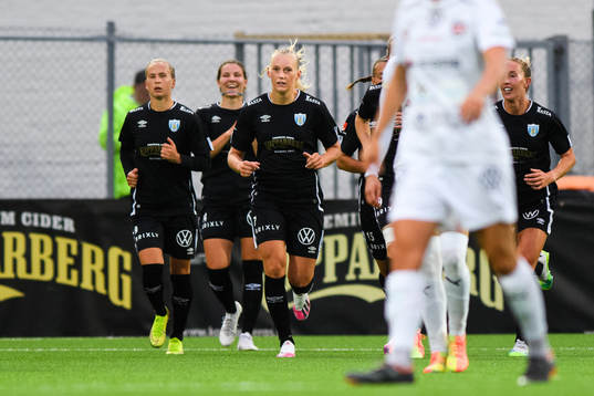 Göteborgs Stina Blackstenius jublar