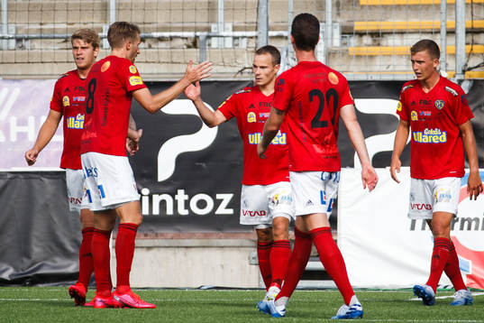 Falkenbergs Anton Wede jublar