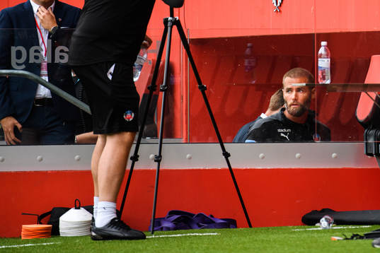 Helsingborgs tränare Olof Mellberg lämnar planen