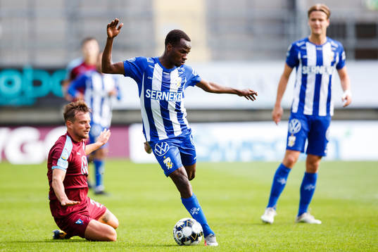 Malmö FFs Eric Larsson och IFK Göteborgs Alhassan Yusuf