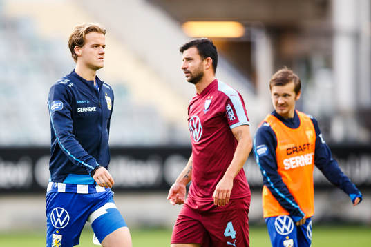 IFK Göteborgs August Erlingmark och Malmö FFs Behrang