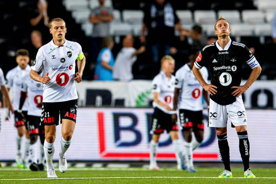 Steffen Hagen of Odd and Per Ciljan Skjelbred of Rosenborg