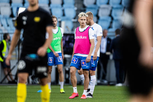 IFK Norrköpings Pontus Almqvist värmer upp