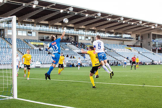 IFK Norrköpings Christoffer Nyman med ett mål som döms