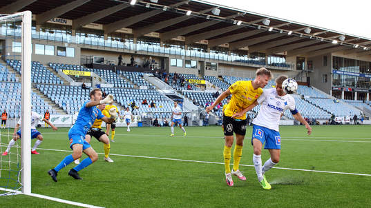Mjällbys målvakt Carl-Johan Eriksson, Eric Björkander
