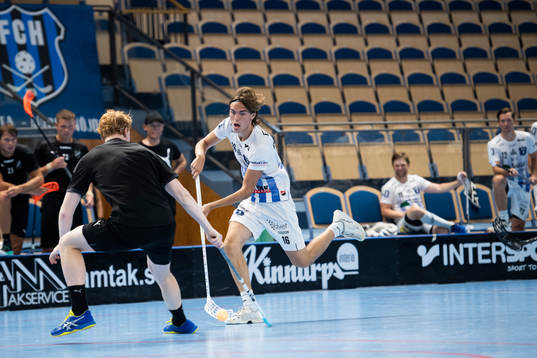 Helsingborgs Fredi Petersson med tomma läktare i bakgrunden