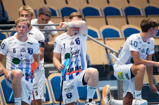 Helsingborgs Kristoffer Fält täcker för ögonen