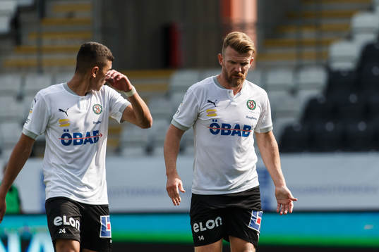 Örebros Simon Amin och Michael Almebäck deppar