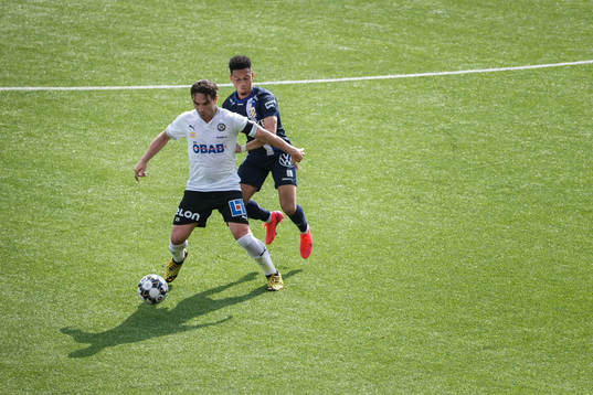 Örebros Nordin Gerzic och IFK Göteborgs Tobias Sana