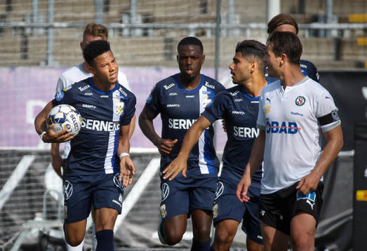 IFK Göteborgs Tobias Sana och Örebros Nordin Gerzic i