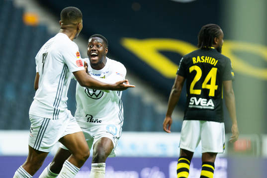Östersunds Isak Ssewankambo och Nebiyou Perry jublar