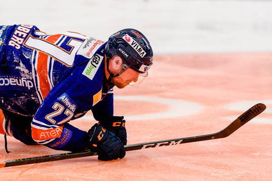 Växjös Martin Lundberg  grimaserar