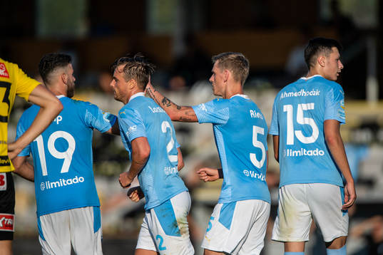 Malmö FFs Sören Rieks jublar med lagkamrater