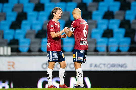 Örgrytes Anton Lans och Hannes Sahlin jublar