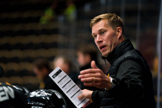 Skellefteås assisterande Andreas Falk
