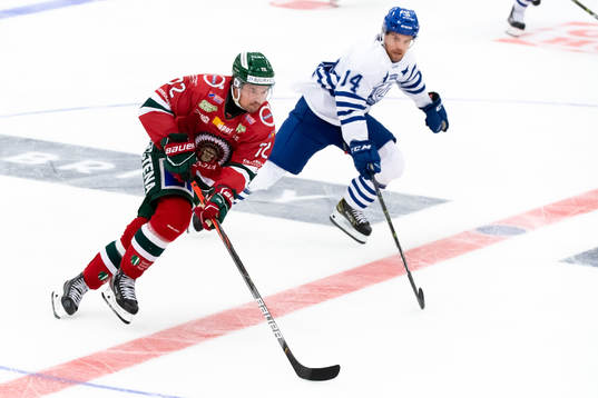 Frölundas Patrik Carlsson och Leksands Oskar Lang
