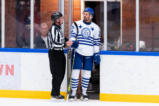 Leksands Marek Hrivík får matchstraff och lämnar isen