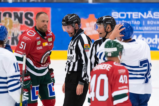 Situation mellan Frölundas Mats Rosseli Olsen  och