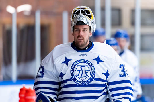 Leksands målvakt Axel Brage innan träningsmatchen i