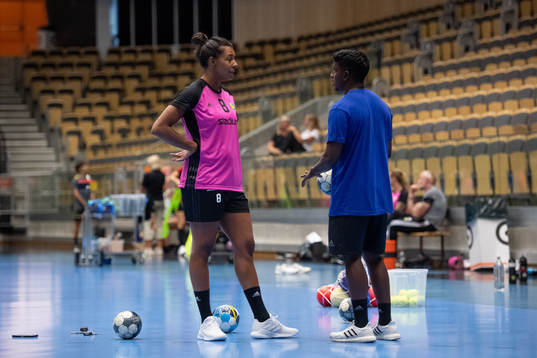 Sävehofs Jamina Roberts pratar med