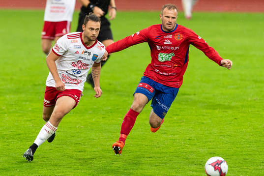 Halmias Vuk Lugonjic och Varbergs GIFs Stanko Ostojic
