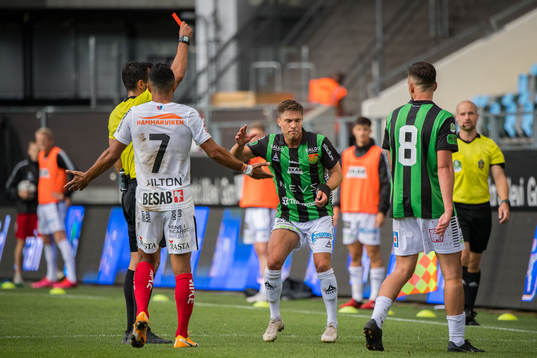 GAIS Nikola Ladan får rött kort