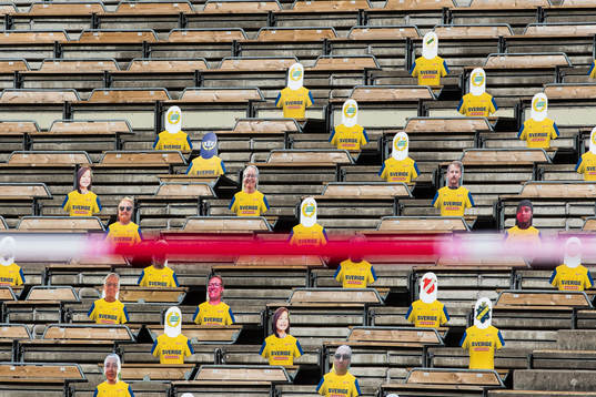 Fictive figures that replace the audience