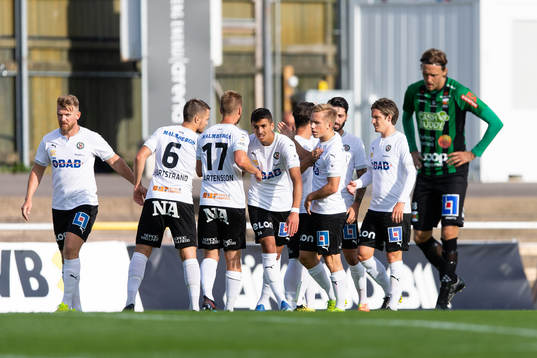 Örebros spelare jublar