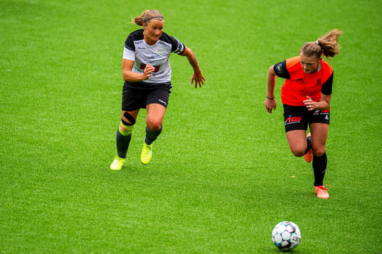 Cathrine Dyngvold of Amazon Grimstad and Thea Notland of