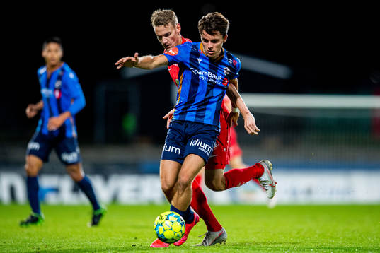 Jon-Helge Tveita of Brann and Hugo Vegard Vetlesen of