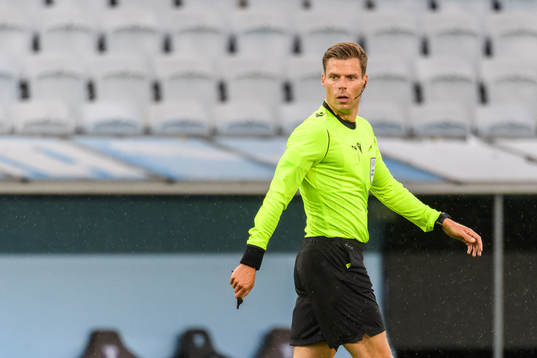 Referee Urs Schnyder