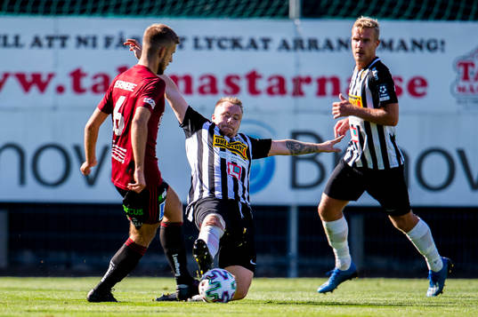 Landskronas Niklas Nielsen och Assyriska Alex Petrovic