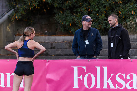 Sofie Skoog, IF Göta Karlstad, i samtal med tränare