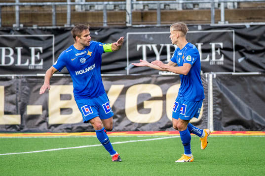 IFK Norrköpings Pontus Almqvist (h) jublar med Christoffer