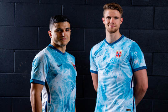 Mohamed "Moi" Elyounoussi and Kristoffer Ajer of the
