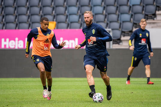 Robin Quaison and Pontus Jansson of the Swedish national