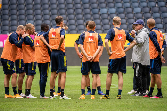 Janne Andersson, head coach speaks to his players of the