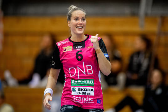 Malin Aune of Vipers celebrates