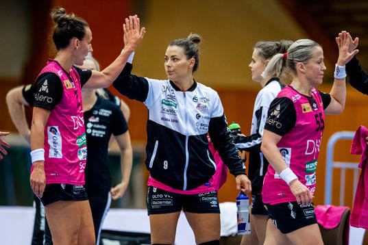 Marta Tomac and Nora Mørk of Vipers