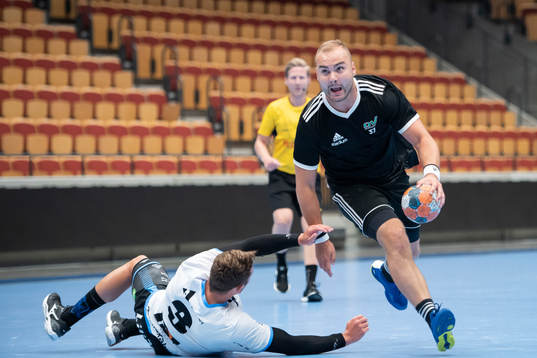 Helsingborgs Emil Andersson lämnar bakom Amos Mathias Mark