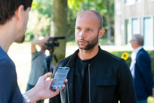 IFK Göteborgs Robin Söder blir intervjuad