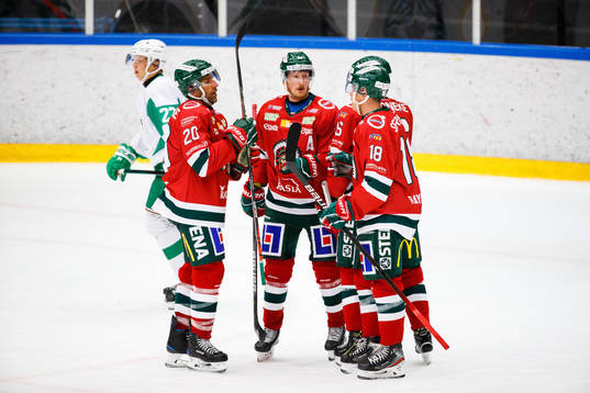 Frölundas spelare jublar med Joel Lundqvist